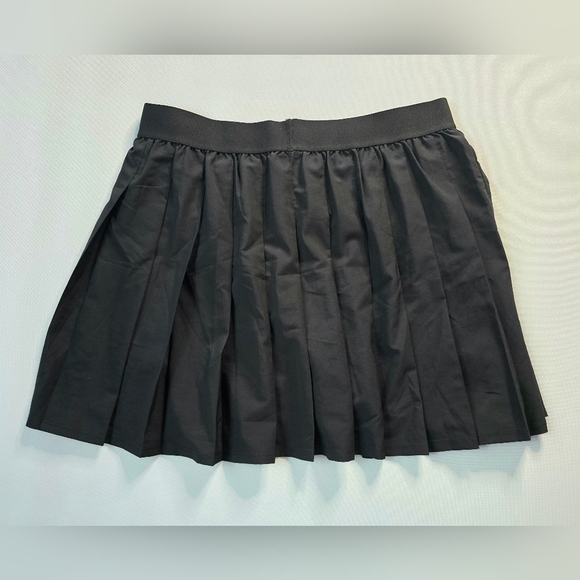 EUC ALO Yoga Black Varsity Tennis Skirt - Picture 2 of 5